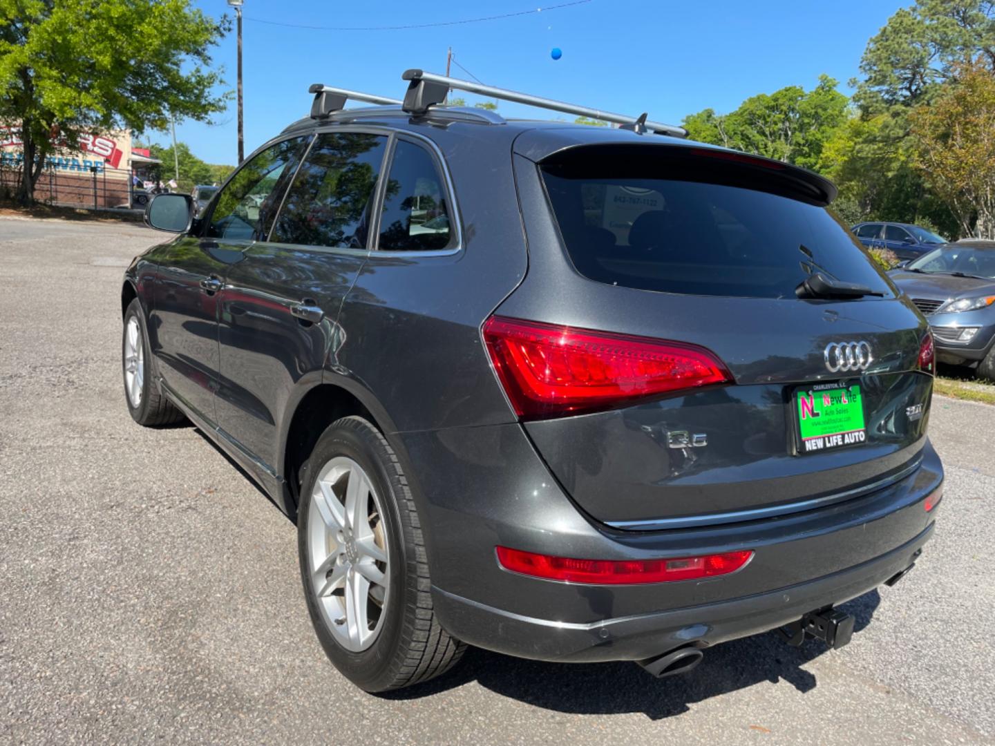 2015 GRAY AUDI Q5 2.0T QUATTRO PREMIUM PLUS (WA1LFAFP1FA) with an 2.0L engine, Automatic transmission, located at 5103 Dorchester Rd., Charleston, SC, 29418-5607, (843) 767-1122, 36.245171, -115.228050 - Photo#4